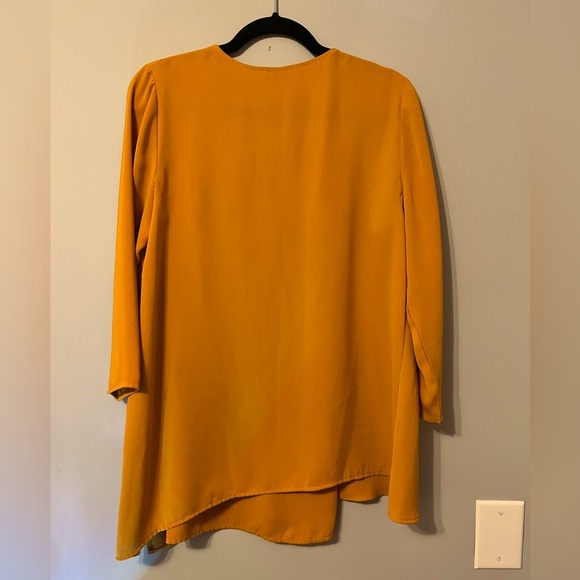 Sympli Mustard High-low hem line V-Neck Blouse quarter to 3/4 sleeves Size M - Picture 2 of 8